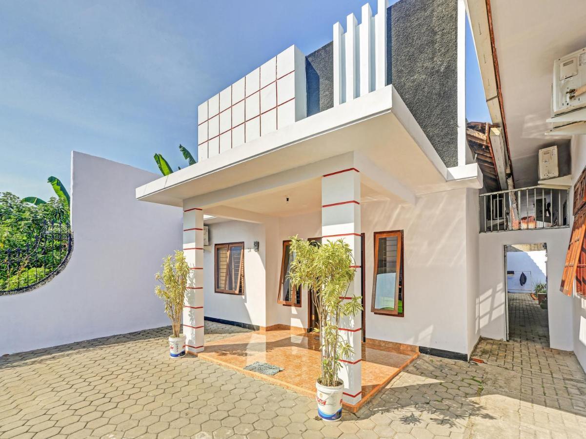 Oyo 90344 Wijayanti Hotel Banyuwangi  Eksteriør billede