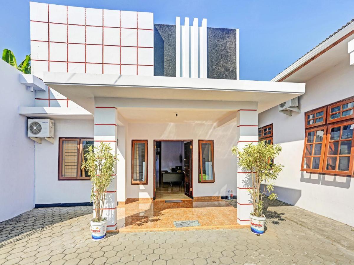 Oyo 90344 Wijayanti Hotel Banyuwangi  Eksteriør billede
