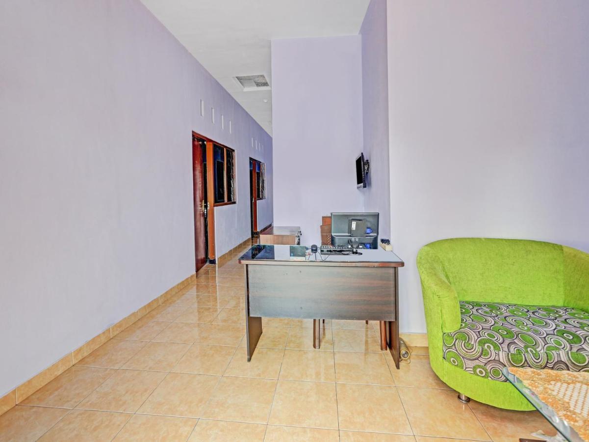 Oyo 90344 Wijayanti Hotel Banyuwangi  Eksteriør billede