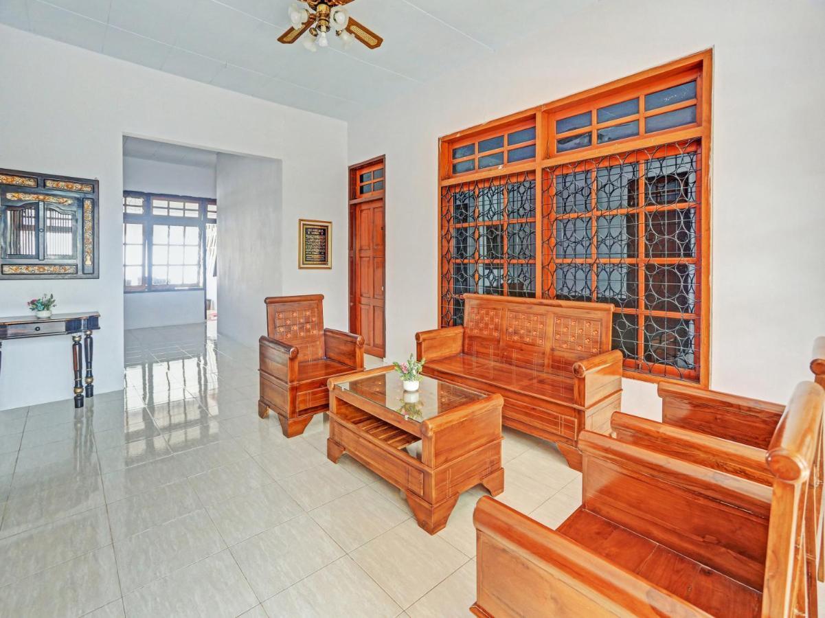 Oyo 90344 Wijayanti Hotel Banyuwangi  Eksteriør billede