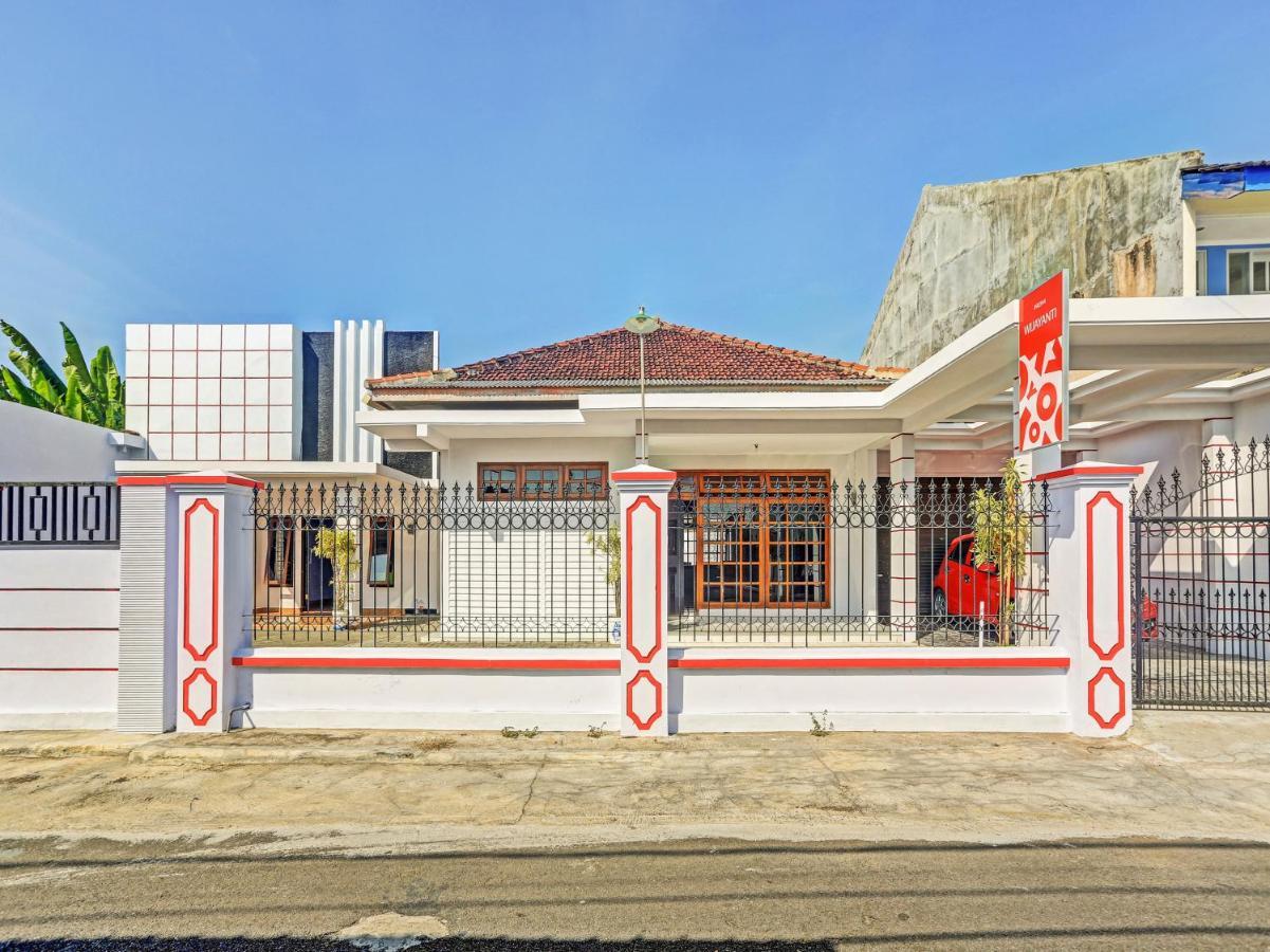 Oyo 90344 Wijayanti Hotel Banyuwangi  Eksteriør billede