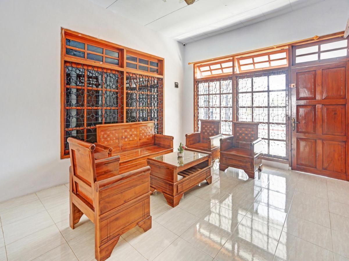 Oyo 90344 Wijayanti Hotel Banyuwangi  Eksteriør billede