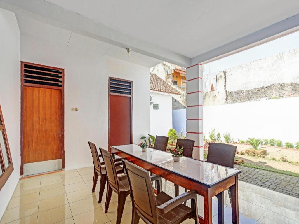 Oyo 90344 Wijayanti Hotel Banyuwangi  Eksteriør billede